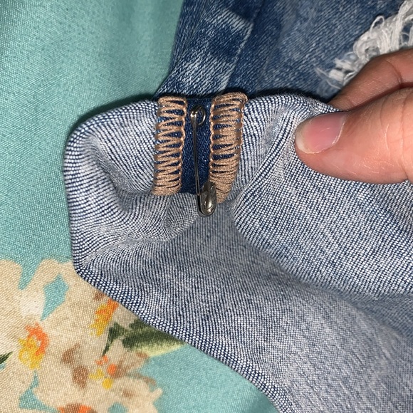 Blue distressed American Eagle high-waisted shorts - Picture 6 of 6